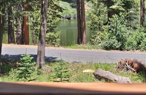 Bear Valley Ski Chalet | Bear Valley Alpine Cabin-3bdrm2bth