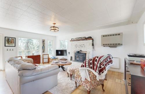 Arnold House | Bear Valley Cozy Cabin