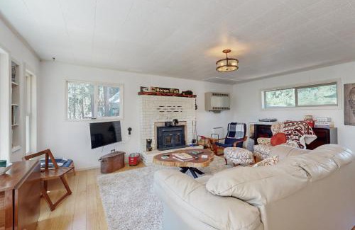 Arnold House | Bear Valley Cozy Cabin