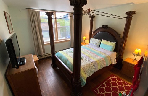 Stewart House | Bear Valley King Suite - Historic Hotel Bayview