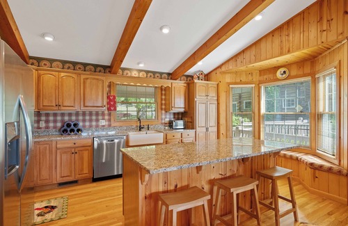 Lake Sequoyah Cabin | Bear View Cabin | Historic Highlands with Beautiful Mountain Views
