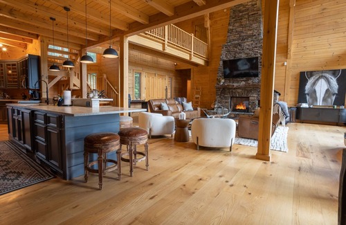 Waynesville House | Bear Vista Trail | 4 - Story Mountain Estate | Hot Tub, Game Room, Theatre