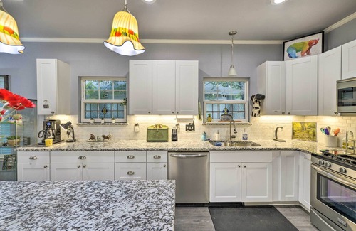 Waco Cottage | 'Bearadise Bungalow' ~ 2 Mi to Magnolia Market!