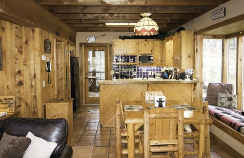 Helen Cabin | Bearadise Chalet, Alpine Helen Ga.