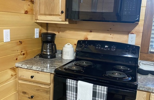 Campton Cabin | Bearadise in the Red, Wifi, Hot Tub, great proximity to Red River Gorge