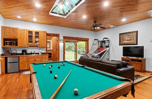 Ashford Cabin | Bearadise Mt. Rainier: SAUNA, Hot Tub, Games, Movies