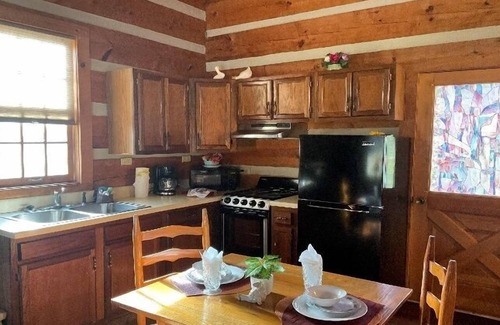 Pittman Center Cabin | Bearfoot Bungalow- Tiny cabin Getaway