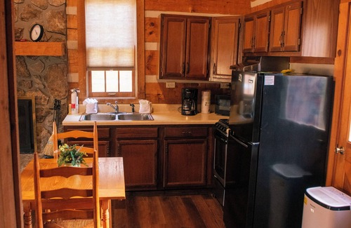 Pittman Center Cabin | Bearfoot Bungalow- Tiny cabin Getaway