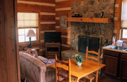 Pittman Center Cabin | Bearfoot Bungalow- Tiny cabin Getaway