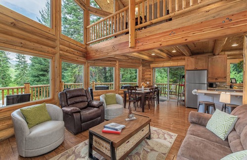 Leavenworth Cabin | Bearfoot Chalet-Private, Hot Tub, WIFI, Dogs OK