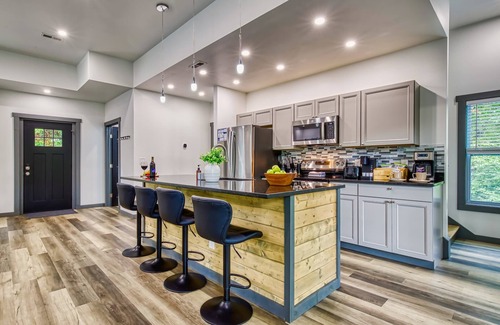 Chalet Village Cabin | Bearfoot Getaway - New! Lux Cabin, Hot Tub, Pool