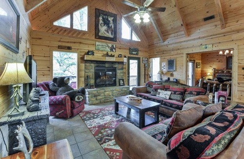 Branson Cedars House | Bearfoot-Lodge | 3 Bed, 2 Bath