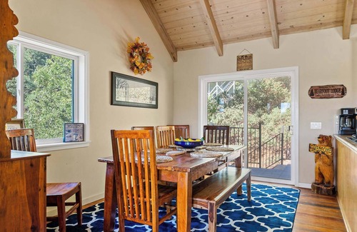 Lake Arrowhead House | Bearfoot Lodge near Hiking & Skiing!