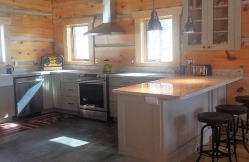 Unorganized Centre Parry Sound Cottage | Bearhead Lodge - Beautiful 6 bedroom pine log cottage, lakefront,beach, forested