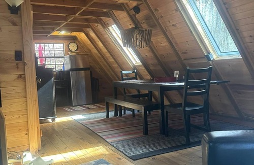 Blue Ridge Cabin | Bearly Behavin. A-Frame Blue Ridge cabin. Near Toccoa River and Suches.