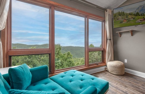 Chalet Village Condo | "Bearly Fishing" *2 King Suites *Amazing Views! Penthouse condo