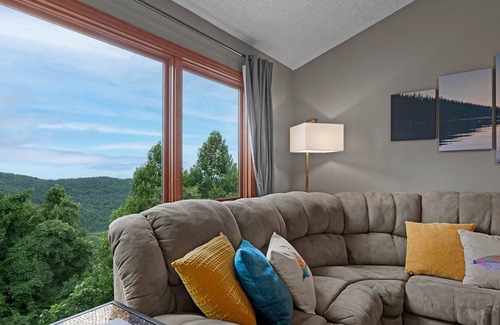 Chalet Village Condo | "Bearly Fishing" *2 King Suites *Amazing Views! Penthouse condo