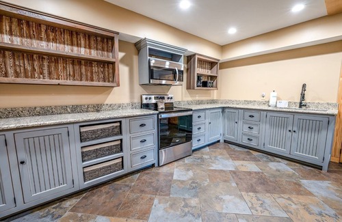 Wears Valley Cabin | Bearmont Lodge 4 Bedroom Cabin by RedAwning