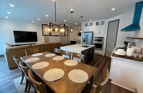 Peter Pan House | BearPort Cabin Spacious 4 Bedroom 3 Bath Big Bear