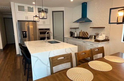 Peter Pan House | BearPort Cabin Spacious 4 Bedroom 3 Bath Big Bear
