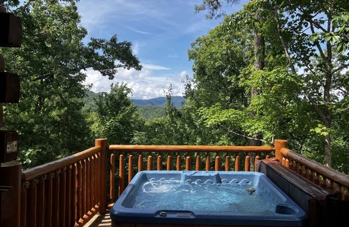 Gatlinburg - Pigeon Forge Cabin | Bears Abound- a Pet-friendly, Log Cabin With Breathtaking Views