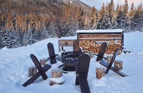 Jasper Cabin | Bears Den, Log Cabin, Remote, Off Grid Wilderness location, adj Jasper Nat Park