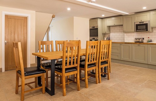 Little Rissington Cottage | BEARS COURT BARN 6, pet friendly in Bourton-On-The-Water