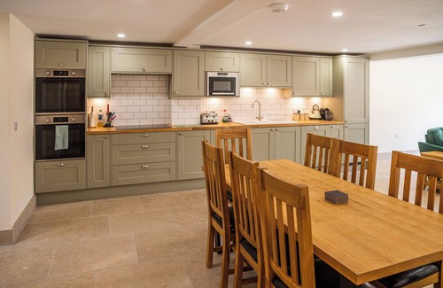 Little Rissington Cottage | BEARS COURT BARN 6, pet friendly in Bourton-On-The-Water