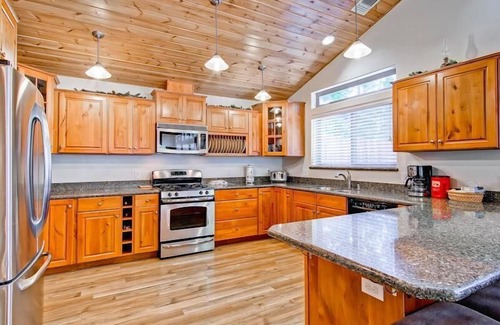 Yosemite West House | Bears Den & Little Bear