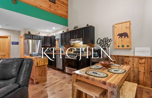 Ellijay Cabin | *Beary Cozy Cabin*Ellijay~Hot Tub~Dogs~Secluded