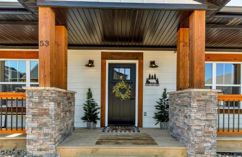 Hollister House | Beary Cozy Cabin