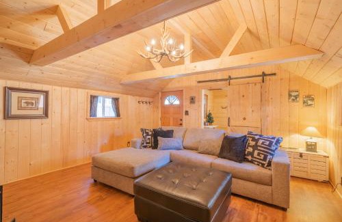 Big Bear Lake House | Beary Cozy Lodge - Close to the lake, village and more! Modern aesthetics meet mountain charm!
