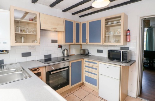 Little Hayfield Cottage | BEAS COTTAGE, pet friendly, with a garden in Hayfield