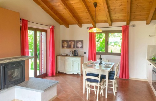 Colico Apartment | Beata Rose holiday flat with pool