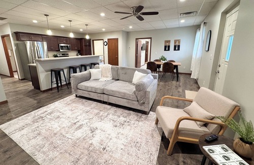 Beatrice House | Beatrice Beauty - Remodeled 2 bed 2 bath in quiet neighborhood