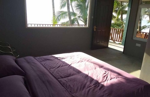 Gwa Bed & Breakfast | Beau Beau Beach House