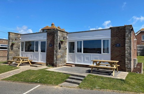 Freshwater Ski Chalet | “Beau” Brambles Chine, Colwell Bay. Nr Yarmouth, The Hut restaurant. Ferry offer