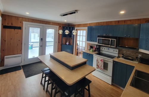 Saint Zenon Cabin | Beau Chalet Rustique avec 2 chambres