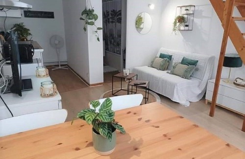 Miroir - Batignolles Apartment | Beau Duplex à la Gare du Mans