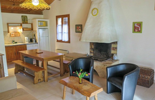Blanquefort-sur-Briolance House | Beautiful private villa for 4 guests with WIFI, private pool, TV, terrace, pets allowed and park.