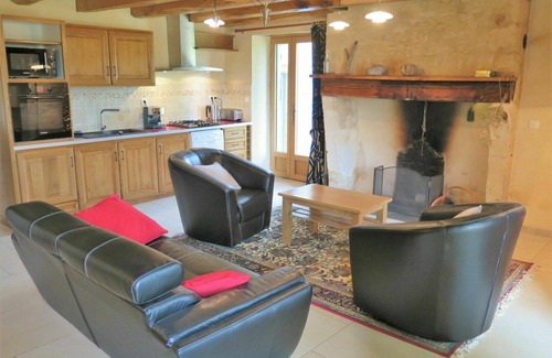 Blanquefort-sur-Briolance House | Beautiful villa for 4 guests with WIFI, TV, terrace, pets allowed, panoramic view and parking