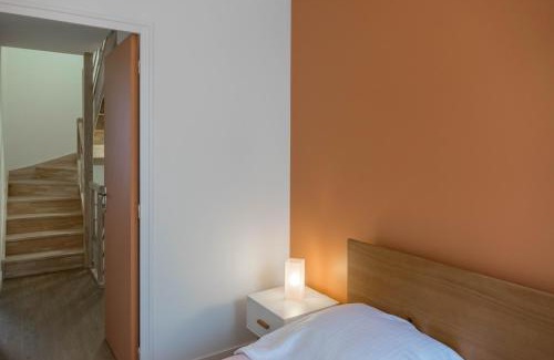 Chateaudun-Bannier House | Beau quartier et central, maison spacieuse avec cour, 3 chambres, 3 salles de bains à 10 min à pied de la gare