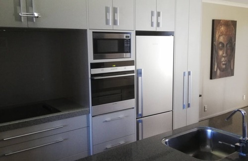 Taupo Apartment | BEAU'S LAKE TERRACE APARTMENT