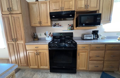 Wetmore House | Beau Soleil Bungelow-Spacious 3 Bedroom Home with a Hot Tub, & Firepit
