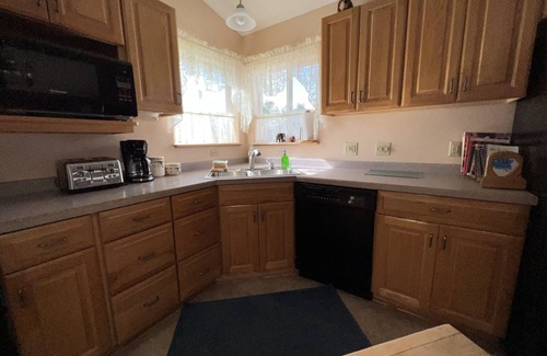 Wetmore House | Beau Soleil Bungelow-Spacious 3 Bedroom Home with a Hot Tub, & Firepit