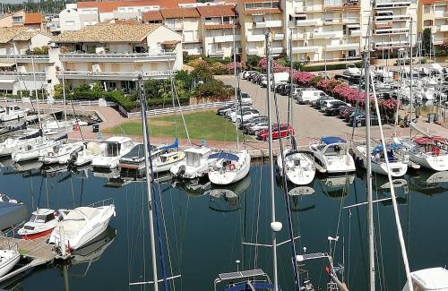 Le Port Apartment | Beau T2 Climatisé sur Marina avec parking privé