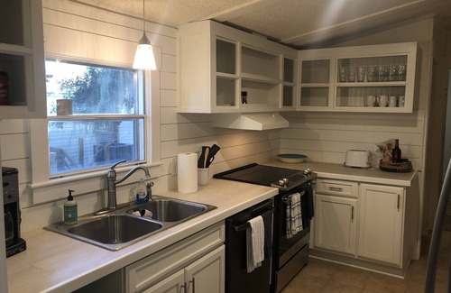 Burton House | Beaufort -Close to Parris Island and Historic Downtown, New Renovation, Sleeps 8