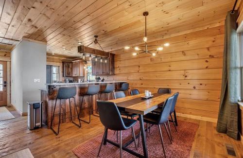 Ellijay House | Beaumont - Lux Mountain View Cabin with Hot Tub