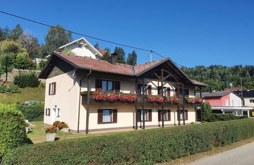 Krumpendorf am Woerther See Apartment | Beautiful idyllic 75m² vacation apartment