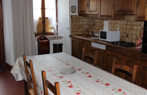 Saint-Bonnet-pres-Orcival House | Beautiful House for 4 person to Rent in saint Bonnet Pres Orcival